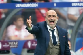 包含莱万多夫斯基遭遇十五持续失利，拜仁教练压力巨大！赛场气氛高涨的词条九游娱乐首页