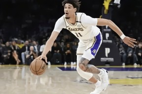 关于岭北金雕队对阵南城雷霆队，电竞大师赛险胜，内线统治篮板——观赏性拉满的信息九游娱乐官方网站